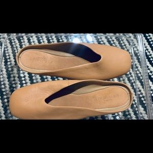 Size 7.5 never worn Clark’s.